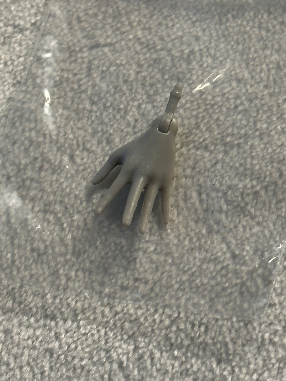 MONSTER HIGH 1pc left ghoulia yelps hand replacement